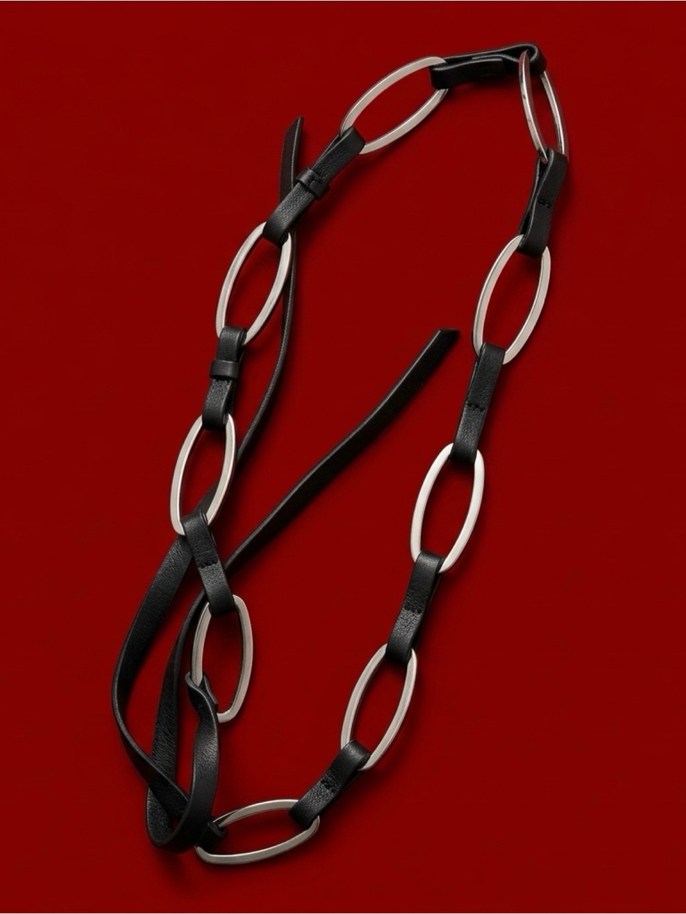 Source Unknown Black Leather belt with silver accent Oval Links.